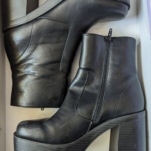 Platform Boot Black